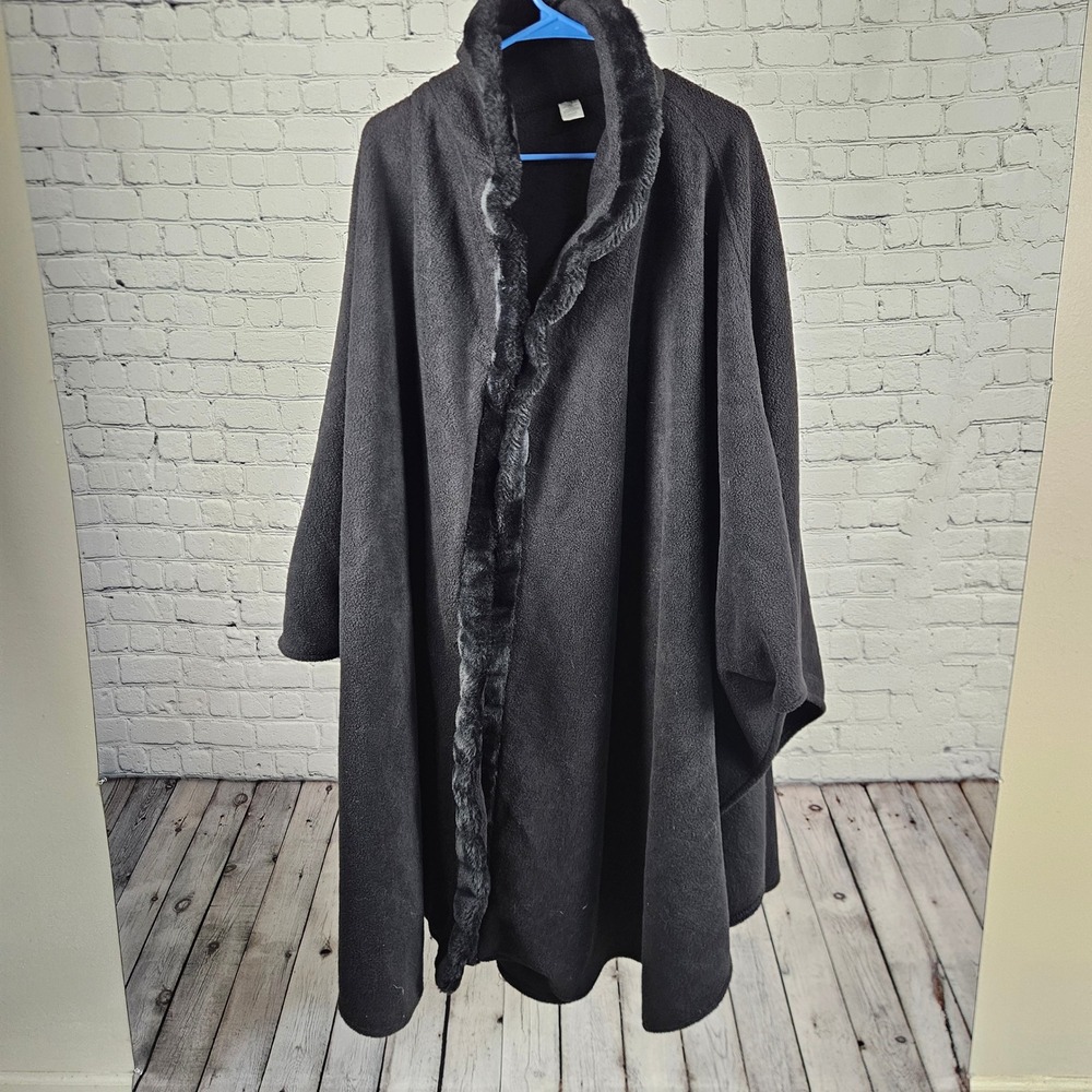 East 5th Womens Black Fleece Cape Faux Fur Trim Open Front Wrap One Size